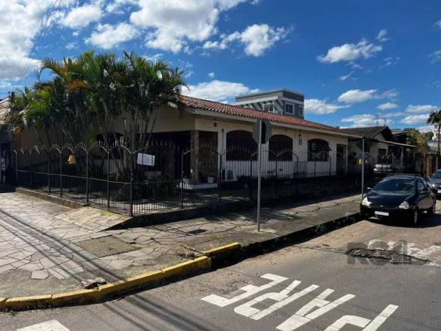 Casa bem localizada, 3 dormitórios, 2 banheiros, sala, cozinha, área de serviço, churrasqueira, garagem para 2 carros, gradeado. Agende uma visita com um dos nossos corretores especialistas.