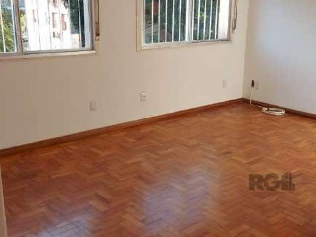 Apartamento de dois dormitórios com uma vaga de garagem no bairro Cristal em Porto Alegre.&lt;BR&gt;Apartamento amplo de dois dormitórios, living para dois ambientes com piso parquet, banheiro social,