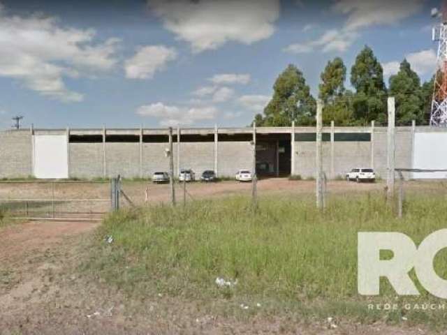 Excelente propriedade localizada na RS 118, em Viamão, Estância Grande, com 3,5 hectares. Possui 2 salas de escritório no mezanino, lavabo, 2 salas de escritório no térreo, 2 banheiros e recepção. Câm