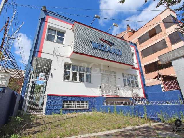 Ótimo prédio comercial/residencial de 502m² privativos, localizada na melhor região do Bairro Teresópolis, a duas quadras do supermercado Nacional . São 3 andares. No térreo: hall de entrada, sala de 