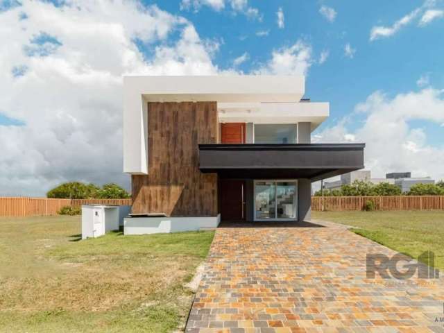 Belissima casa no condominio fechado no  Ilhas Park , Padrão classe A . Casa com cinco  suites , uma suite master , um lavabo .  sala de estar e jantar conjugados , sala de TV , espaço gourmet integra