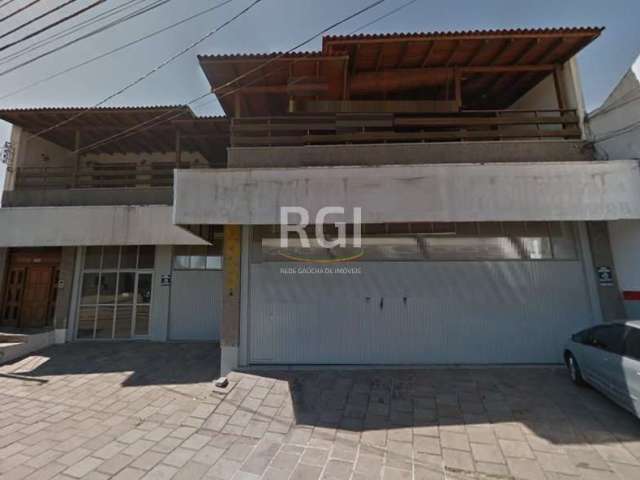 Prédio em excelente localização na zona sul, a poucos metros do Bourbon Teresópolis. Possui uma sala de 564m² privativos com espaço de escritório, com churrasqueira nos fundos, andar superior com duas