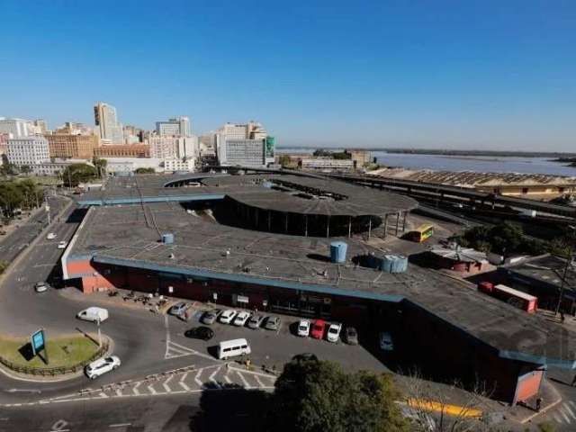 Hotel tradicional em pleno funcionamento a venda em Porto Alegre, ótimo faturamento, com 4.944 m2 de área construída, terreno 1.750 m², 10 andares, 109 aptos (com possibilidade de construir mais 80 ap