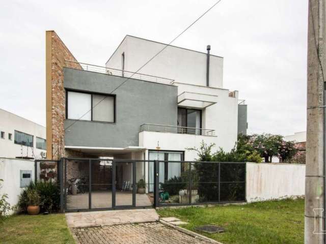 Excelente casa finamente decorada em condomínio no jardins II  com arquitetura diferenciada em terreno espetacular  no complexo residencial lagos de Nova Ipanema, com 03 suítes , living de 02 ambiente