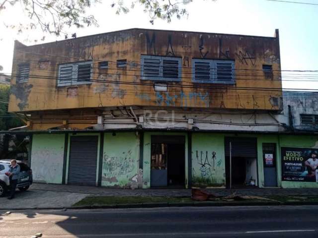 Excelente Prédio comercial na avenida Campos Velho, no bairro Cristal , zona sul de Porto Alegre.de esquina, desocupado com 3 lojas no piso térreo de 44m2 cada, todas com banheiro e 4 salas com 32m2 c