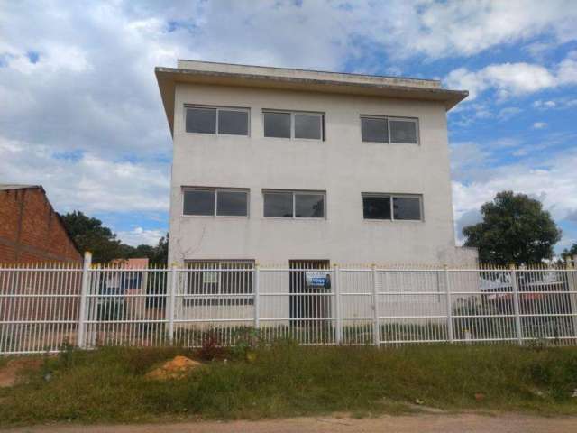 Prédio Comercial no bairro Planalto em Viamão.&lt;BR&gt;Com 600 m² de área construída, ideal para grandes empresas ou escola, com 10 salas, refeitório, recepção e grande espaço de estacionamento.&lt;B