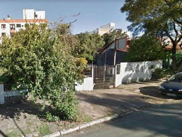 Terrenos no bairro medianeira em ótima localização, excelente para edificação, pois pode unificar ao terreno do lado.  Terreno tem 12,10 x 33,00 com árae total de 339,30 metros quadrados. Estuda permu