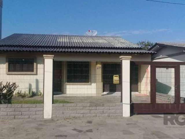 Casa em Curumim com Quatro dorm sendo três suites , 1 banheiro social , sala de estar e jantar integradas. cozinha , area de serviço separadas vaga para dois carros , acabamento em gesso , instalação 