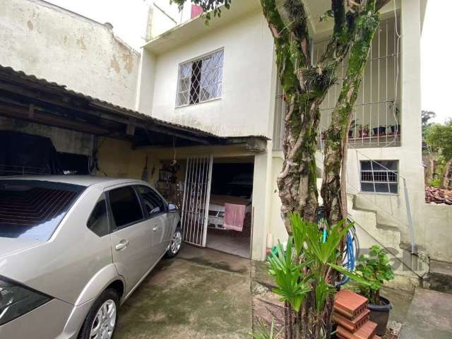 Casa de esquina, dois andares no bairro Cascata. Hall de entrada, sala ampla, cozinha, 2 dormitórios, 1 banheiro, churrasqueira e garagem coberta para dois carros.