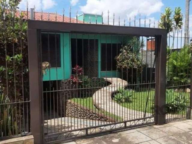 Casa 4 dormitórios, 1 suíte, 3 banheiros, sala de estar e jantar, lareira, ar condicionado,  lavabo, cozinha, área de serviço, churrasqueira, terraço, jardim, pátio, gradeado. Agende uma visita com um