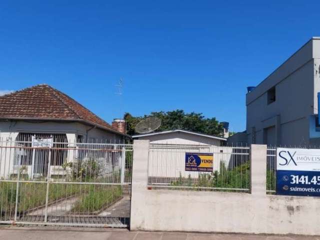 Área comercial super valorizada, localizada ao centro da cidade, de frente a avenida principal. Com estacionamento, ponto de referencia e próximo a tudo.&lt;BR&gt;Agende uma visita!!!