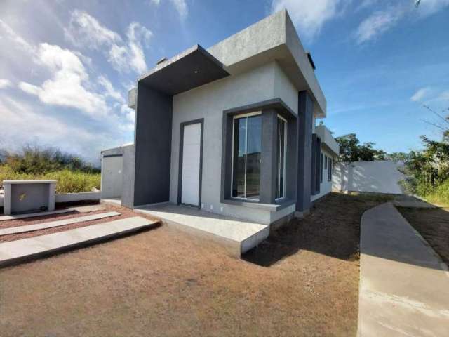 Excelente casa 3 dormitórios sendo uma suíte, cozinha, amplo living conceito aberto,   jardim de inverno, porcelanato, espera ar condicionado e Juncker, pátio nos fundos com churrasqueira.&lt;BR&gt;Pr