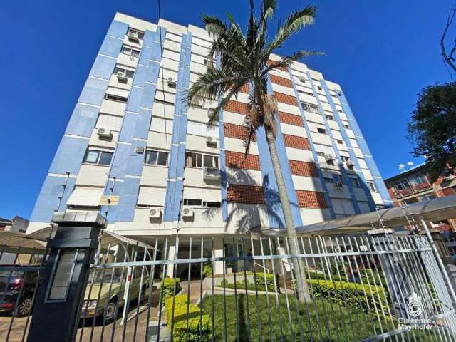 Apartamento de dois quartos (dormitórios), sacada, dependência de empregada e uma vaga de garagem no bairro Menino Deus em Porto Alegre. &lt;BR&gt;Apartamento de dois quartos (dormitórios) no coração 