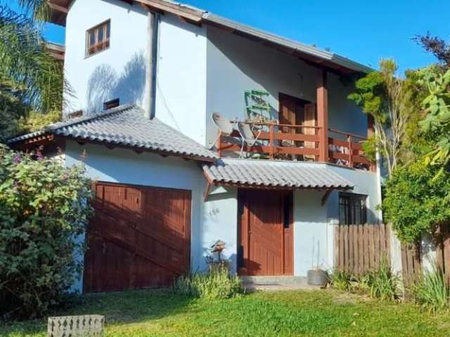 Casa à venda Cantegril em Viamão.&lt;BR&gt;Residência com 3 dormitórios, sendo 1 suíte com sacada e 2 closet, banheiro social, sacadas de frente e fundos, 2 salas de estar sendo uma com lareira e 1 sa