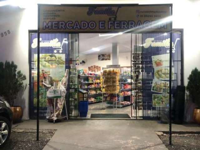 Supermercado e Ferragem a venda. Ambiente recém reformado, completo possuindo maquinários e estoques: Freezers, mercadorias, balcões, prateleiras, caixa, padaria, frutaria e afins.   Empresa tradicion