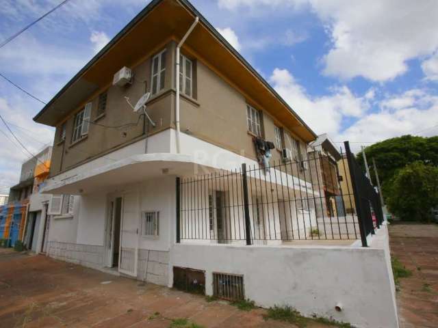 Prédio no Bairro São Geraldo, de esquina.&lt;BR&gt;Com uma loja na parte térrea com 200 M². Na parte superior, há 02 apartamento de 02 dormitórios. Churrasqueira e pátio estreito. Entre em contato e s