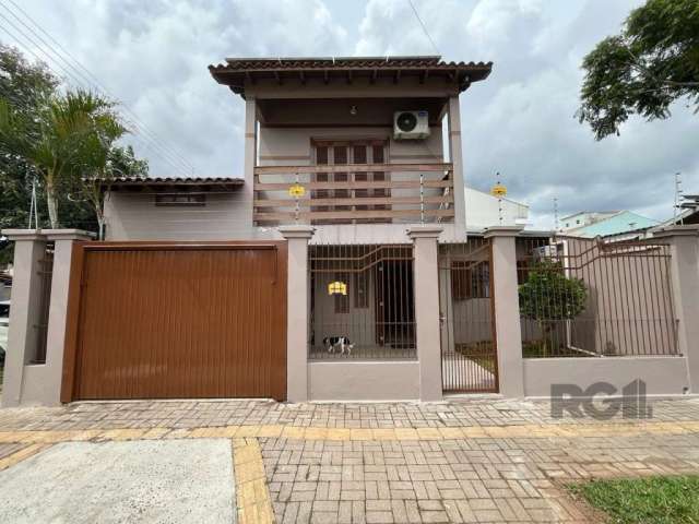 SOBRADO À VENDA EM CANOAS NO BAIRRO MATO GRANDE  &lt;BR&gt; &lt;BR&gt;3 quartos (1 suíte) &lt;BR&gt;2 banheiros &lt;BR&gt;2 vagas na garagem&lt;BR&gt;Área de serviço com Churrasqueira&lt;BR&gt;Jardim 