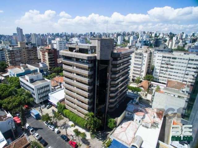 Maffer Imóveis oferece: &lt;BR&gt;Imóvel localizado em zona nobre, no 8º andar com excelente iluminação. Com 2 elevadores panorâmicos e portaria com controle de acesso. Uma das mais belas áreas da reg