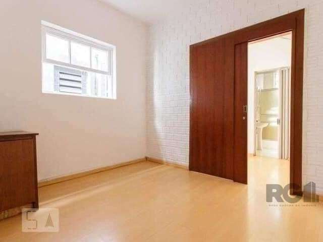 MÁFFER IMÓVEIS LOCÇÕES E VENDAS *ALUGA*&lt;BR&gt;&lt;BR&gt;*APARTAMENTO com 1 dormitório e 1 banheiro&lt;BR&gt; no bairro Floresta na rua Álvaro Chaves número 560.&lt;BR&gt;&lt;BR&gt;Torre única, com 