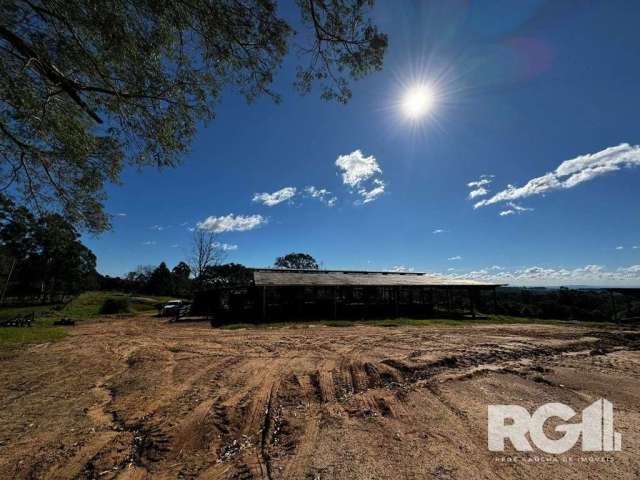 Sítio autossustentável para compra em Viamão/RS. Imóvel com 18,5 hectares com: &lt;BR&gt;- Casa de 2 dormitórios.&lt;BR&gt;- Composto de Barney (capacidade 60 vacas)&lt;BR&gt;- Sistema de ordenha para