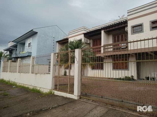 Lindo sobrado em condominio, 2 dormitorios, sendo 2 suites, sala, cozinha americana montada, patio com churrasqueira, semi mobiliado. otima localização e aceita financiamento.