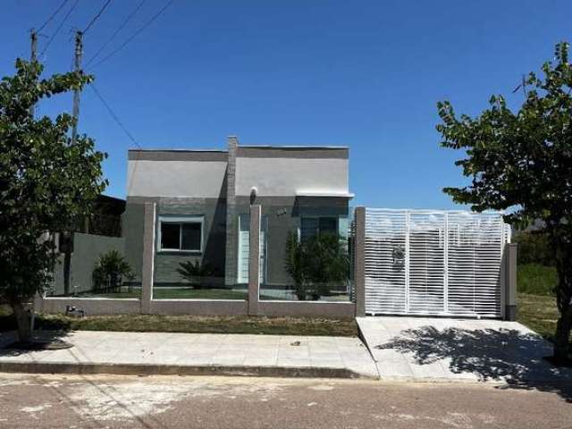 Casa em otima localização, com 2 dormitorios , 01 suite, sala cozinha , 2 banheiros quiosque nos fundos com churrasqueira. imovel recem construido.