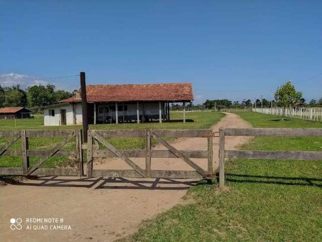 Terreno com benfeitorias, otimo para investimento nas areas de lazer, energia solar.  Tanto para uso residencial como comercial.&lt;BR&gt;Aceita financiamento.