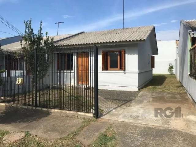 Excelente casa à venda em Canoas, no bairro São José. Com 2 dormitórios, sala de jantar, estar íntimo, cozinha, banheiro social, área de serviço, semi mobiliado, pátio frente/fundos e 2 vagas de garag