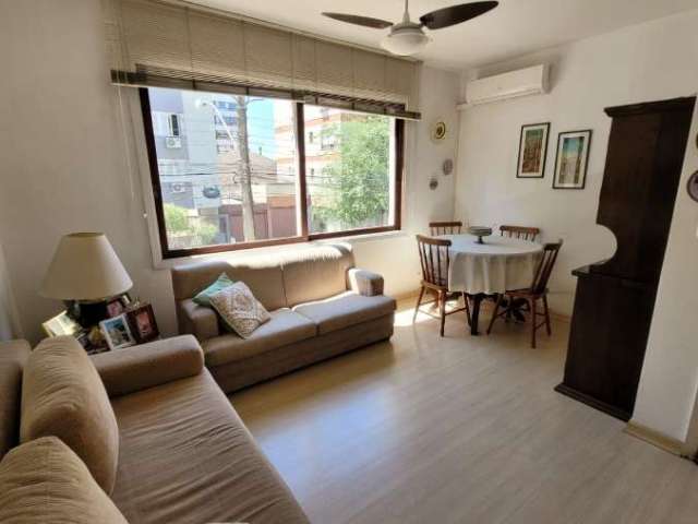 Venda Apartamento  2 dormitórios , em ótimo estado,  muito iluminado, ótima localização na Rua Fabrício Pilar, bairro Mont Serrat, de frente,  banheiro, cozinha, área de serviço separada! &lt;BR&gt;En