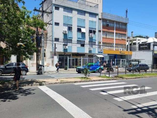 Apartamento 1 dormitório em Porto Alegre no bairro Cidade Baixa, desocupado amplo, excelente estado de conservação, sol da manhã, piso parquet, próximo a Lima e Silva e Jose do Patrocínio, prédio pequ