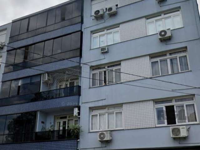 Apartamento 2 quartos (dormitórios), living, banheiro social, cozinha, área de serviço com aquecimento a gás, piso parquet; edifício tradicional, bem cuidado, com elevador e monitoramento por câmeras.