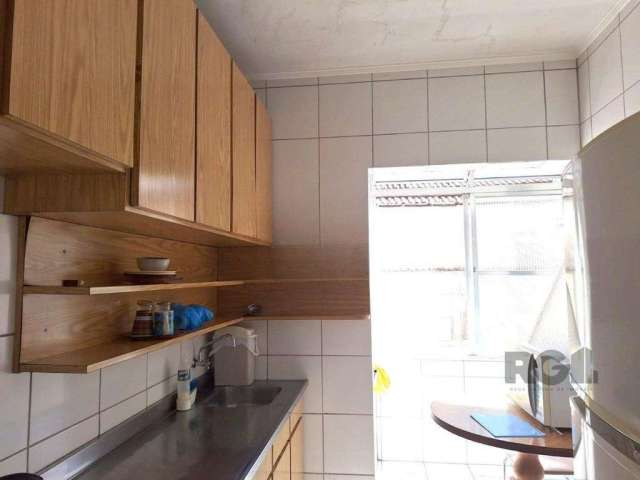 Apartamento semi-mobiliado, 1 dormitório, com armários na cozinha, banheiro e dormitório, além de geladeira e máquina de lavar. &lt;BR&gt;&lt;BR&gt;Descubra o charme e conforto deste incrível apartame