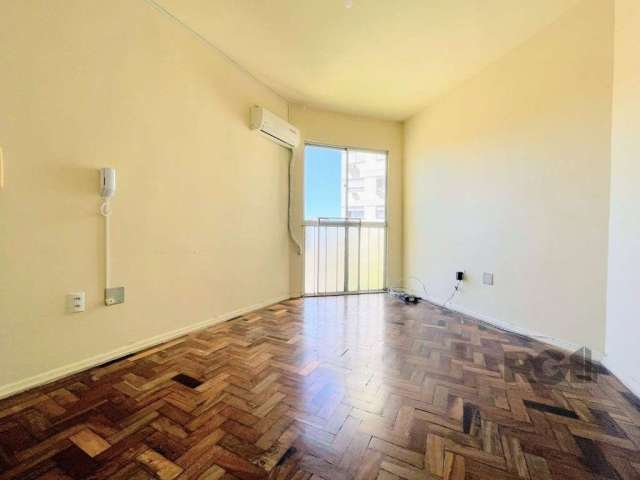 APARTAMENTO -1 DORMITÓRIO - 1 VAGA ROTATIVA - CRISTAL - PORTO ALEGRE&lt;BR&gt;&lt;BR&gt;Apartamento localizado em um dos mais tradicionais condominios da zona sul. Condomínio com elevador, portaria 24