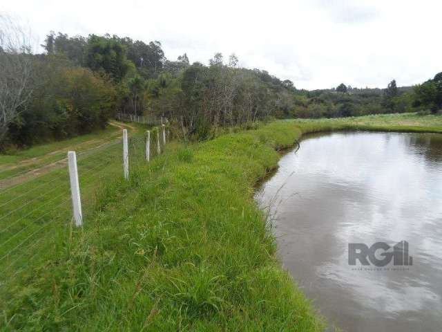 Sítio dos Sonhos à Venda! Se você sempre sonhou em viver em meio à natureza, com todo o conforto e comodidade, seu lugar é aqui! Apresentamos um espetacular sítio com todos os recursos que você precis