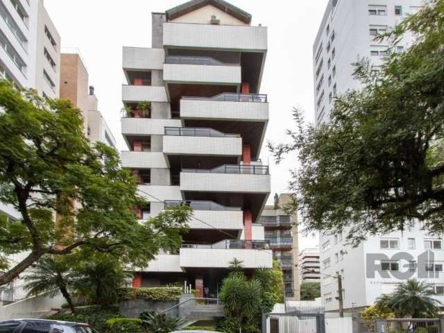 Belíssimo apartamento em Petrópolis,  com sacada com piscina, 253,55m2 de área privativa, com 3 dormitórios, sendo 2 suítes, escritório,  3 vagas individuais e 3 depósitos..&lt;BR&gt;Espaço gourmet co