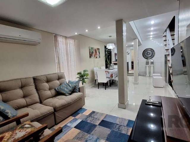 Imóvel comercial  ou residencial na charmosa Rua Demétrio Ribeiro, Centro Histórico, lindo sobrado mobiliado, totalmente reformado e finamente decorado. No térreo conta com living 2 ambientes, sala de