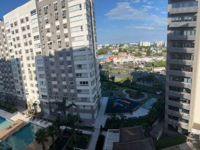 Apartamento com 2 dormitórios, 1 suíte, com churrasqueira, mobiliado, vista panorâmica e vaga de garagem coberta, próximo ao triângulo da Assis Brasil e infra-estrura completa no condomínio.&lt;BR&gt;