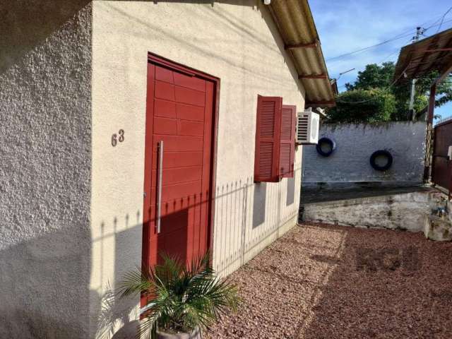 Casa com no bairro Tarumã, com 3 dormitórios, sala, cozinha, banheiro, lavanderia, garagem coberta para 2 carros.&lt;BR&gt;Ficam os móveis planejados da cozinha e banheiro.&lt;BR&gt;Terreno com 560m²,