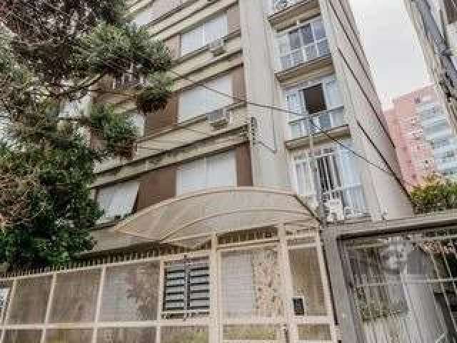 Semi mobiliado : Térreo, espaçoso apartamento tipo casa suspensa com 85.65 m2 privativos. Próximo ao Parque Farroupilha e todos os recursos do bairro. 3 Dormitórios (1 suite/closet), banho social, liv