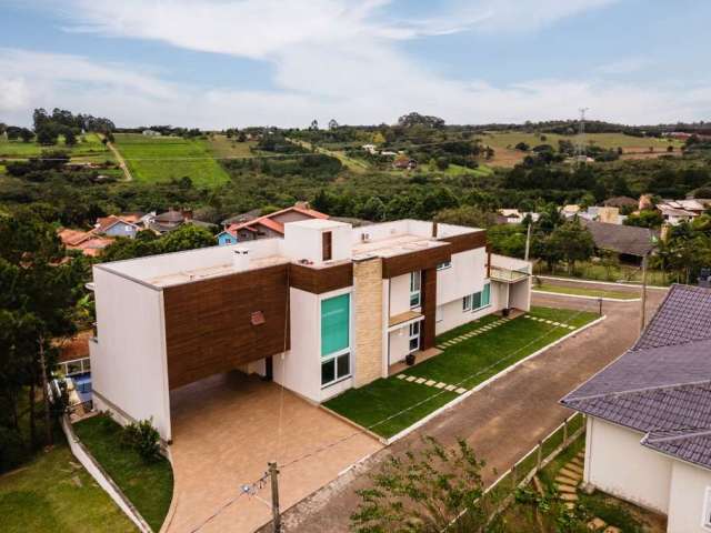 Casa à venda no condomínio Condado de Castella em Viamão.&lt;BR&gt;Imóvel com 03 suítes, todas com varanda, suíte master com closet,  sala de estar íntima e banheiro com banheira de hidromassagem, qua