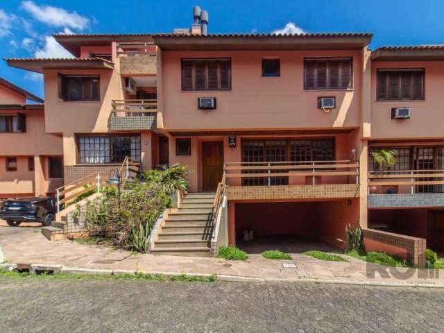 CASA EM CONDOMINOO&lt;BR&gt;&lt;BR&gt;Casa de 286 m² privativos em um condomínio fechado, localizado no coração do Menino Deus! São 3 dormitórios, sendo um deles uma suíte espaçosa com hidromassagem.S