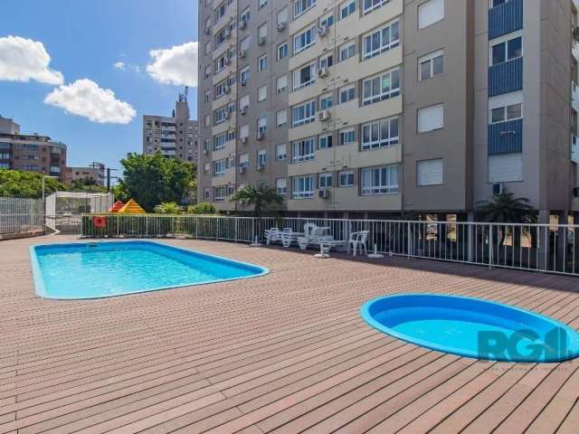 Apartamento com 87m² desocupado no 6º andar com vista definida. Localizado no Jardim Botânico em rua calma e sem saída. O imóvel tem 3 dormitórios sendo 1 suíte, living 2 ambientes, cozinha americana 