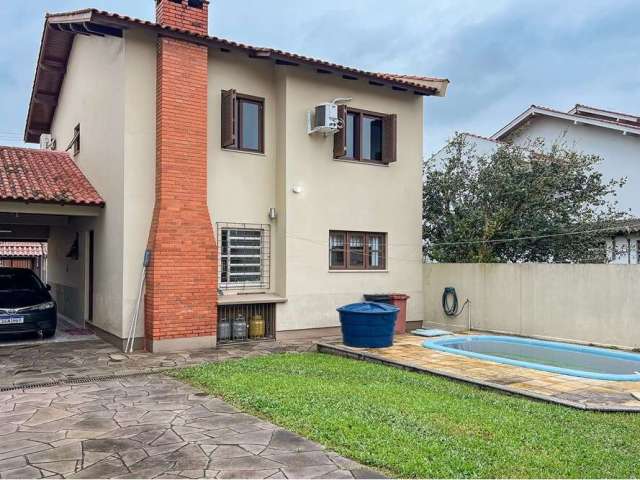 Esta bela residência no Bairro São José oferece 241m² de conforto e sofisticação em um terreno de 330m² (10x33m). Composta por 3 dormitórios espaçosos, a casa é perfeita para famílias que buscam espaç