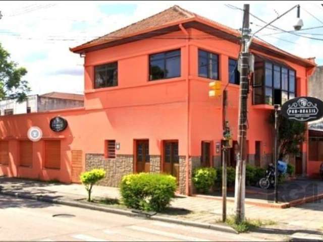 Excelente prédio comercial localizado na Av Ceará próximo Av Brasil,com área privativa de 231,99m2.Ele é ótimo para quem busca um ponto comercial para seu negócio.Não perca essa chance de investir em 