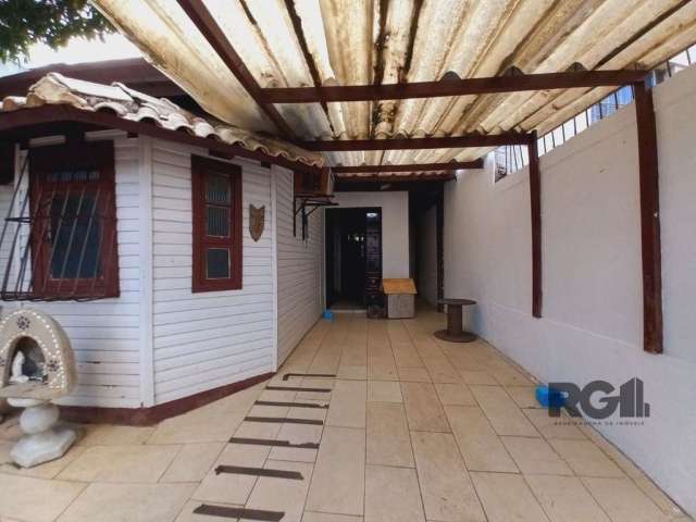 Casa com 83m² localizada no bairro São Geraldo em Porto Alegre/RS. &lt;BR&gt;&lt;BR&gt;O imóvel possui 83m² privativos, 1 quarto, sala e cozinha integradas, e um banheiro social. Na parte dos fundos, 