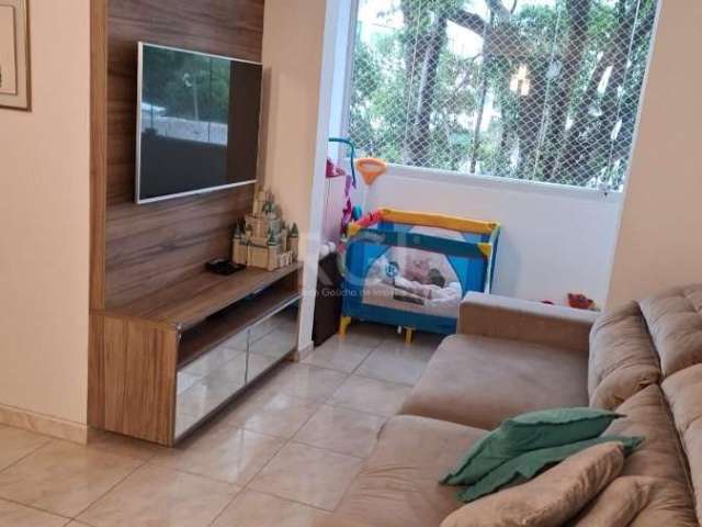 Apartamento de 3 dormitórios, sendo uma suíte. Já esta pronto para morar, decorado e mobiliado. possui uma vaga de garagem.&lt;BR&gt;Condomínio com portaria e total infra estrutura de lazer, localizad