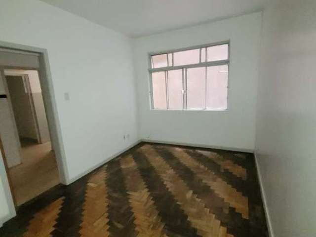 Apartamento no bairro Centro Histórico, Porto Alegre, 2 dormitórios. Próximo à Praça Dom Feliciano e UFRGS, 63,84 m² de área privativa, living para 2 ambientes, piso em parquê, lavabo, banheiro social