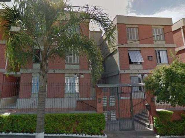 Apto de frente, térreo, 3 dorm, 61m² de área útil. Possui um pequeno pátio. Ficam os armários dos dormitórios.Próximo ao Bourbon Ipiranga e à Puc.