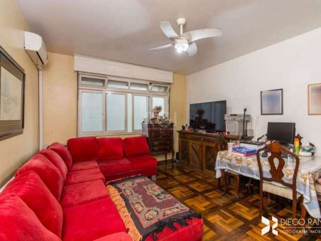 Apartamento de 3 (três) dormitórios no bairro Santana (Porto Alegre). Possui 95,74m² privativos, 6º andar, de fundos, sol da manhã, living, 2 banheiros, cozinha e área de serviço integradas. Prédio co