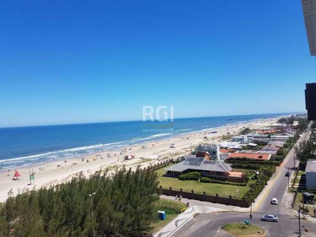 Localizado na praia de Capão da Canoa à 100 metros da praia de Atlântida. Apartamento de frente para o mar, 168m² privativos, 4 dormitórios, sendo 3 suítes mais banheiro exclusivo para o terceiro quar